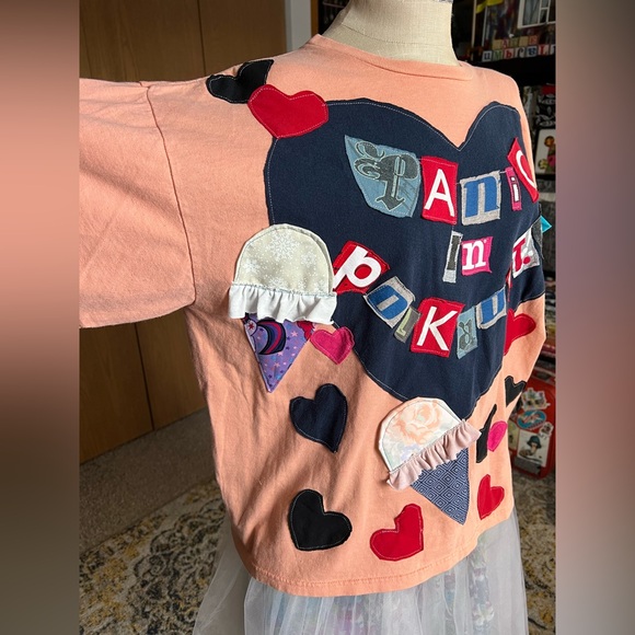 Peachy Hearts Panic Crop Tee - Picture 4 of 13